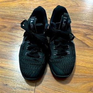 EUC Nike Lebrun Witness 5